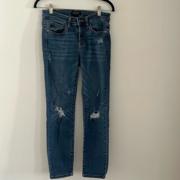 JUDY BLUE Relaxed Fit Distressed Jeans #JB8289DK, Size 5/27 - Picture 1 of 7